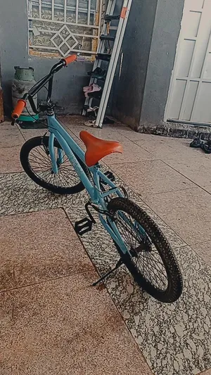 بايسكل Bmx ازرق ارتفاعه 50 سم مابي خدش Blue BMX bicycle, 50 cm tall, no scratches