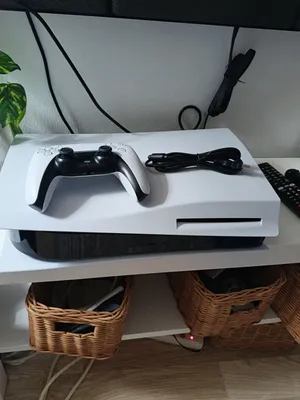 للبيع ps5 cd edition جهاز نظيف غير مفتوح بحالة ممتاز كنترول شبه جديد يوجد توصيل