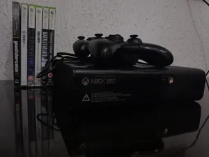 Xbox 360 a vendre en bon Etat avec beaucoup de jeux