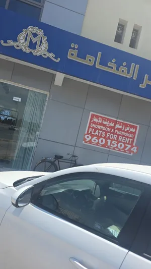معارض ومخازن للايجار مساحة اكثر من 200متر علي ثلاثة اتجاهات showroom and store