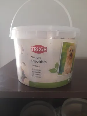 سطل تريت خاص بالكلاب من Trixie ، يستهلك من قبل كلابي أحجام صغيرة.