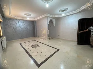 شقة * مميزة * فارغة * للايجار * 215م * 3 نوم * تلاع العلي