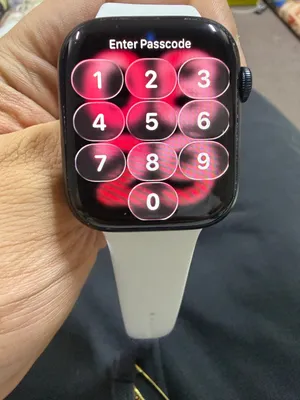 apple watch series 8 45 mm no scratches or anything 100% battery