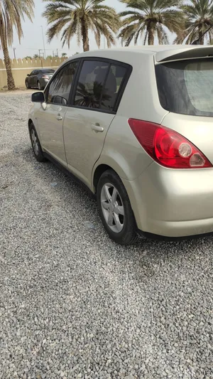 Nissan tida