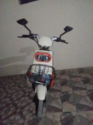 جميل جدا صحيح العلم في هذا هذا السكوتر الجميل الروعه يسرع الى الى 50 ومسافه عندما يكون 30 100 متر عل
