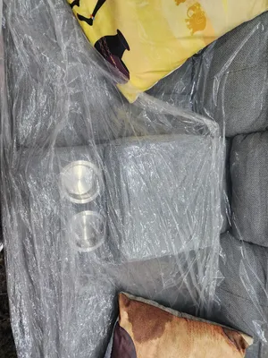 كنبة مقعدين ليزي بوي لون رمادي مع مكان للاكواب وتخزين ريموتات