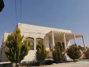 بيت للبيع الخالديه المبروكه