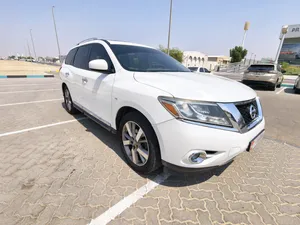 Nissan Pathfinder 2014 SV 4WD  7 Seats  Panoramic Roof