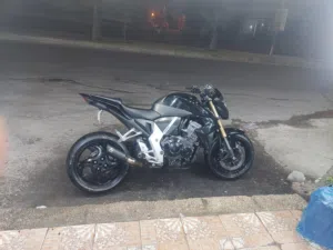 للبيع   honda cb 1000r بسعر حرررق او للبدل علا بوز نمر e30