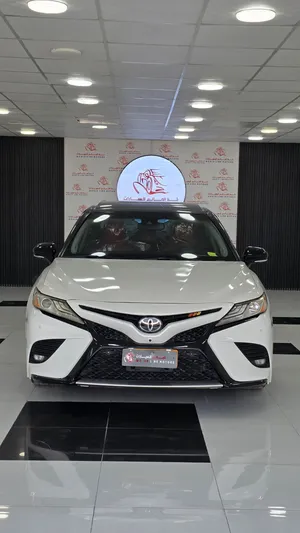 تويوتا كامري XSE موديل 2020 وارد أمريكا فل أوبشن اللون الخارجي: أبيض الداخلية: