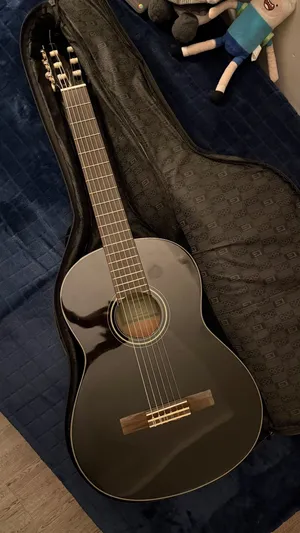 Yamaha c40 كيتار