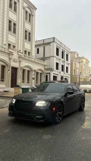 Used Chrysler 300 in Dubai