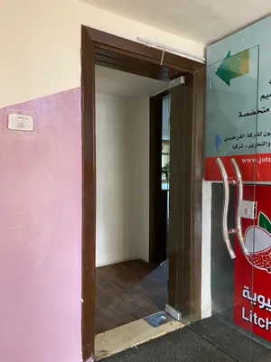 مكتب للايجار مقابل البوابة الشمالية للجامعة الاردنية مباشرة