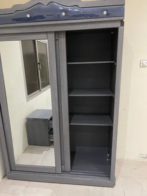 دولاب وتسريحة وكرسي.بيعة مستعجلة
