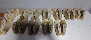 طقم قوالب احذيه مستعمل مكون من 12جوز