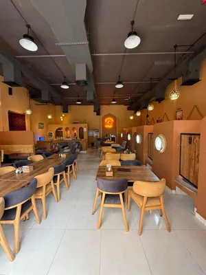The restaurant is full of food and beverage products.نفدت مستلزمات المطاعم بالكامل