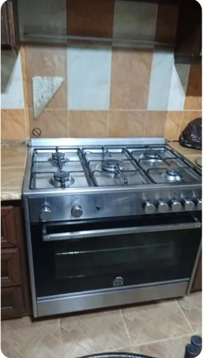 غاز ايطالي بحالة جيدة جدا للبيع بسبب الرحيل