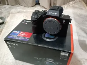 كاميرا Sony A7R III A- شتر 20 ألف فقط (بحالة ممتازة ومع الكرتون)