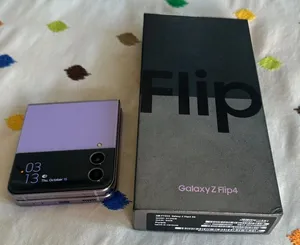 Samsung Flip 4 512GB التلفون نضيف شبه جديد مع الشحن الأصلي والسماعه
