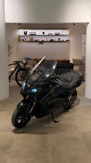 Yamaha Tmax 560