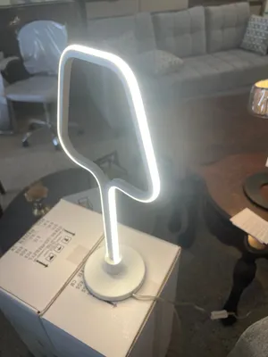 إضاءة عصرية تفوح فخامة تيبل لامب (Table Lamp) موديل أوروبي مميز - خصم 50% لفترة محدودة!