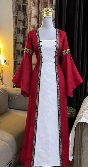 مجموعة ملابس للبيع