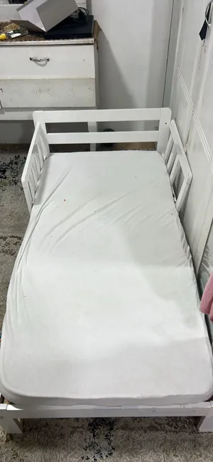 2 سرير ايكيا للبيع 10 دينار مع مراتب