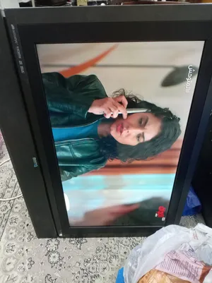 تلفزيون شاشه نوع بنك بحاله ممتازه