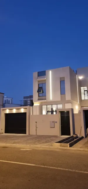 توين فيلا منفصلة بناء حديث و تصميم راقي جدا للبيع في الموالح الجنوبية