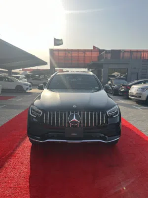 مرسيدس GLC300 موديل 2020 للبيع — فول أوبشن بحالة ممتازة بدون أي مشاكل سيارة عائلية فخمة ومريحة