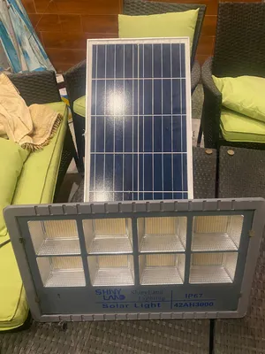 للبيع كشاف LED اللون اصفر 3000w مع لوح الشحن 35 دينار