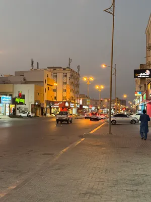 مطعم سابق ومشطب في موقع مميز للبيع خلو