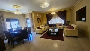 في موقع مميز في الشميساني وبالقرب من سڤن إلڤن شقة طابق ثاني 218م بتشطيبات راقية /ref 1543