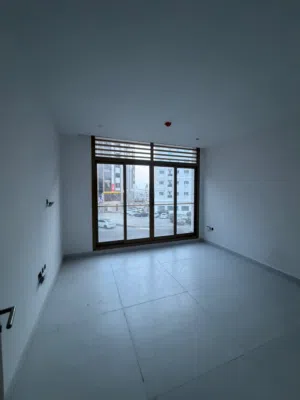 شقه راقيه و واسعة للبيع في بوشر قريب من جامع الامين