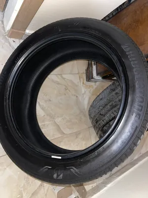 235/45/22 طقم كوشوك بريجستون ياباني اربع فردات بحالة جيدة جداً