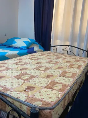 فرشات مستعملة للبيع بحالة جيدة جدًا
