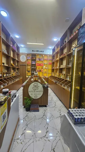 محل كرزات ومكسرات كامل للبيع (بحالة ممتازة)