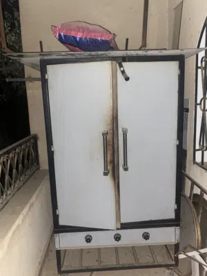 فرن مطاعم وحلويات للبيع وثلاجه عرض