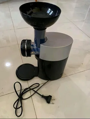 صانعة المثلجات من الفواكه المجمدة