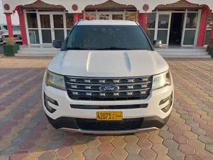 Ford Explorer xlt 2016 model excellent family SUV. No Accidents Very Clean Buy and drive