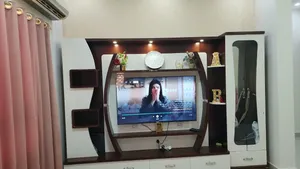 مكتبين نظيف يوجد فيها أنوار داخليه