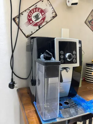 مكينة قهوة من نوع De longhi Magnifica s