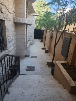 شقة مميزة  للايجار سكني لعائلة صغيرة او عرسان او تجاري او مهني