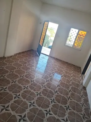 شقه للايجار الزرقاء الجديدة قرب دوار بادي حي أرسلان غرفتين وصاله التواصل عبر الواتساب فقط