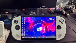 للبيع: Lenovo Legion Go S (8ARP1) - مواصفات قوية (1 تيرا) - نظيف جداً