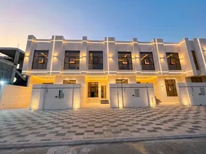 فيلا الايجار مكونه من 4 غرف مستر وصاله و مجلس و روف كبير مقابل المسجد و قريبه من كل الخدمات