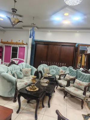 طقم كنب 7 مقاعد بحاله ممتازه خشب زان  بالكامل