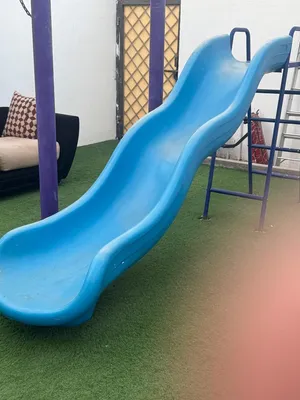 للبيع لعبة أطفال خارجية مستعملة (أرجوحة + زحلوقة) بحالة جيدة