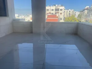 شقة فاخرة للبيع في ام اذينة