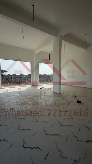 محلات او مخازن او مكاتب للايجار 100 ريال